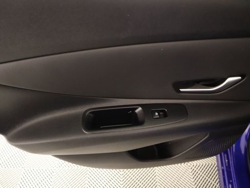 Used 2025 Hyundai Elantra SEL image 17