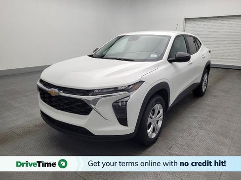 Used 2025 Chevrolet Trax LS FWD image 1