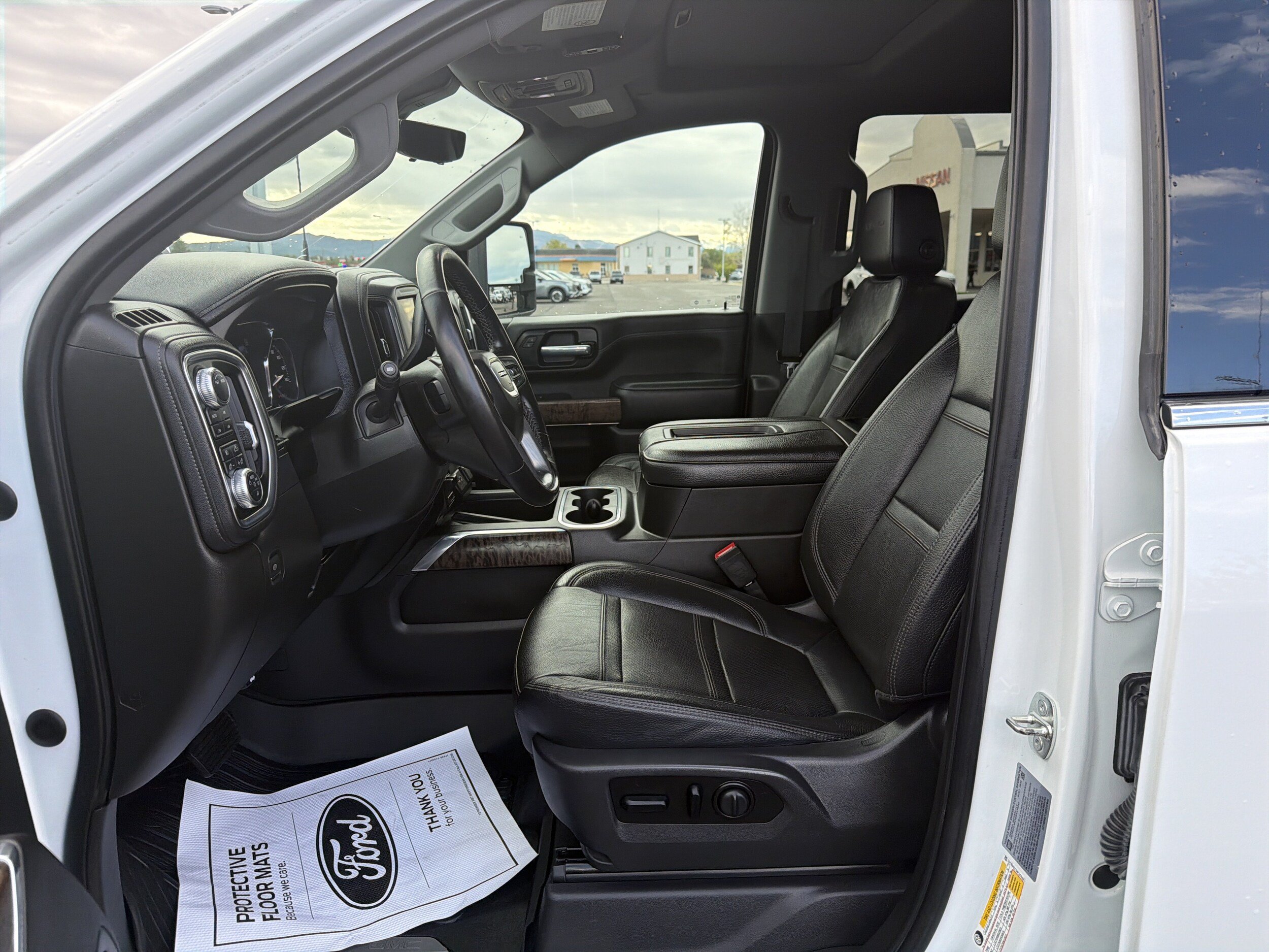 Used 2021 GMC Sierra 3500 Denali w/ Denali Ultimate Package AWD/4WD image 10