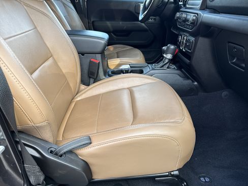 Used 2020 Jeep Gladiator Overland w/ Safety Group image 15