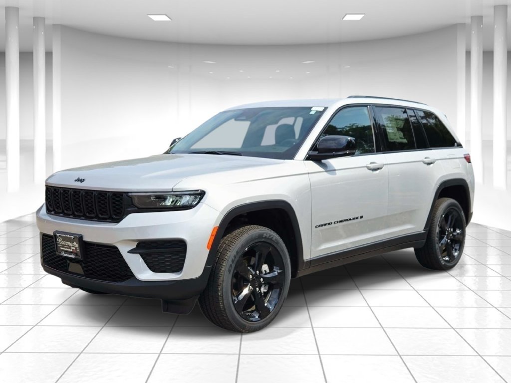 Certified 2025 Jeep Grand Cherokee Altitude AWD/4WD image 7