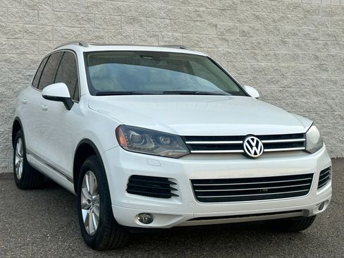 Used 2013 Volkswagen Touareg TDI image 3