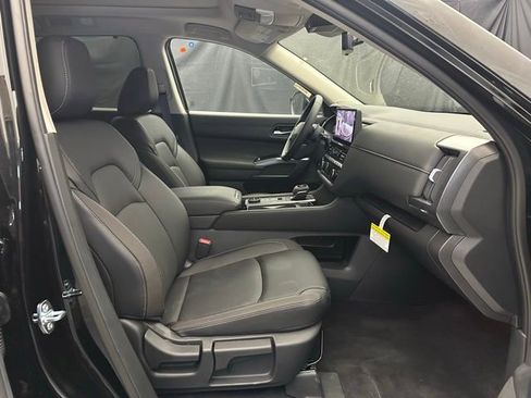 New 2026 Nissan Pathfinder SL w/ SL Premium Package AWD/4WD image 14