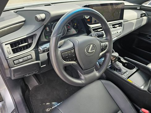 Used 2025 Lexus ES 300h w/ Premium Package FWD image 23
