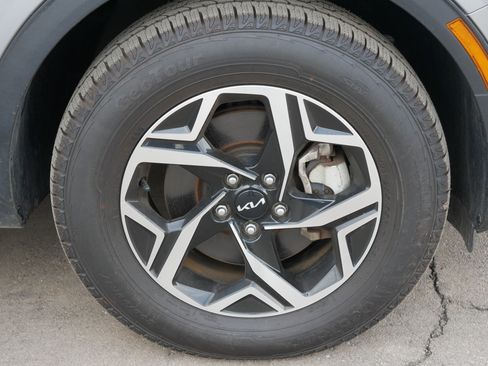 Certified 2024 Kia Sportage LX image 15