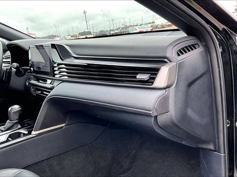Used 2025 Toyota Camry SE FWD image 14