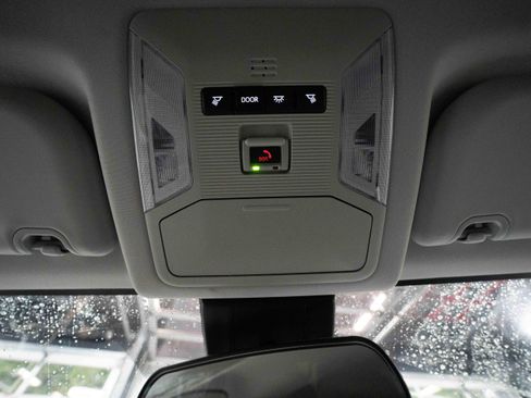 Used 2025 Toyota RAV4 LE AWD/4WD image 18