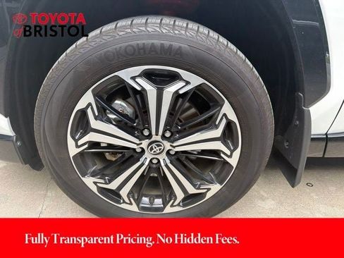 Used 2025 Toyota RAV4 XSE w/ Premium Package AWD/4WD image 19