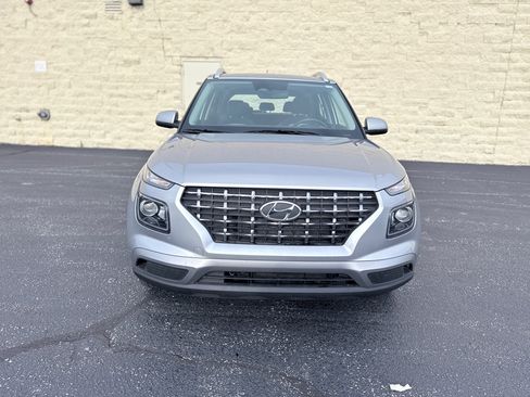 Used 2024 Hyundai Venue SEL image 8