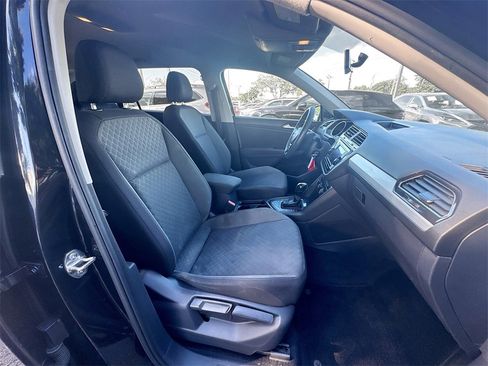 Used 2018 Volkswagen Tiguan S image 27
