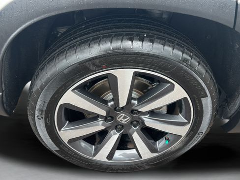 Used 2025 Honda Pilot Touring image 36