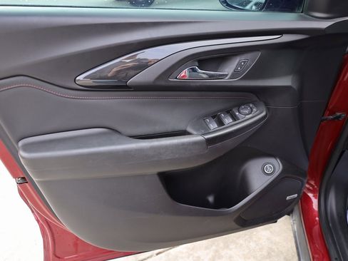 Used 2021 Chevrolet TrailBlazer RS w/ Sun and Liftgate Package image 10