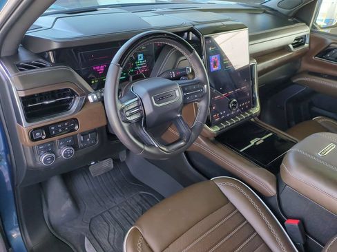 Used 2025 GMC Yukon XL Denali Ultimate AWD/4WD image 11