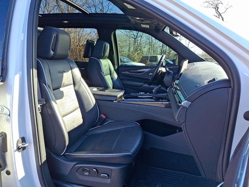 Used 2021 Cadillac Escalade Sport image 3