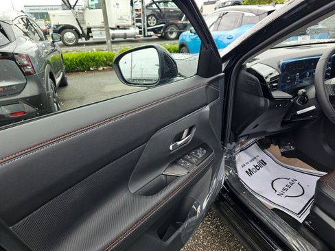 New 2025 Nissan Kicks SR w/ SR Premium Package image 23