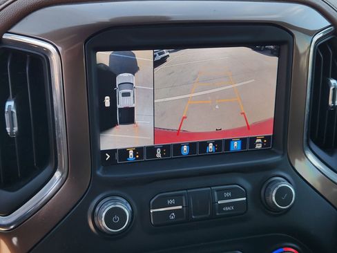 Used 2022 Chevrolet Silverado 1500 High Country w/ Technology Package image 21