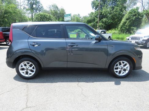 Used 2022 Kia Soul LX w/ Technology Package image 5