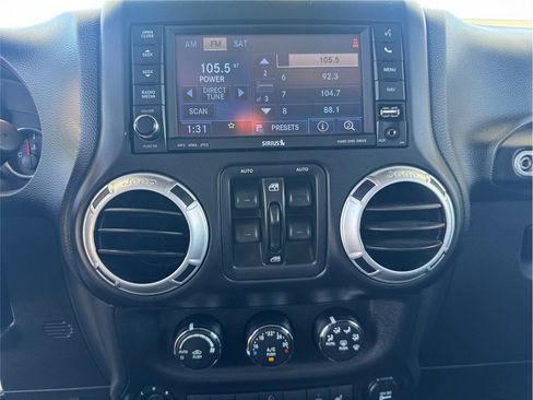 Used 2014 Jeep Wrangler Unlimited Sahara w/ Connectivity Group AWD/4WD image 39