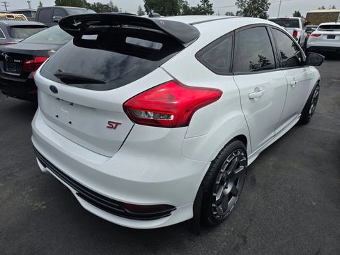 Used 2017 Ford Focus ST FWD image 4