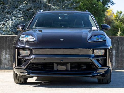 New 2026 Porsche Macan Turbo Electric image 8