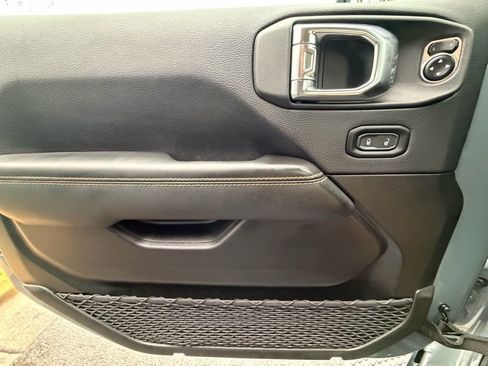 Used 2025 Jeep Wrangler Unlimited Sahara image 29