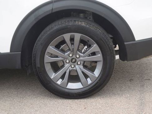 Used 2023 Ford Explorer XLT w/ Equipment Group 202A AWD/4WD image 30