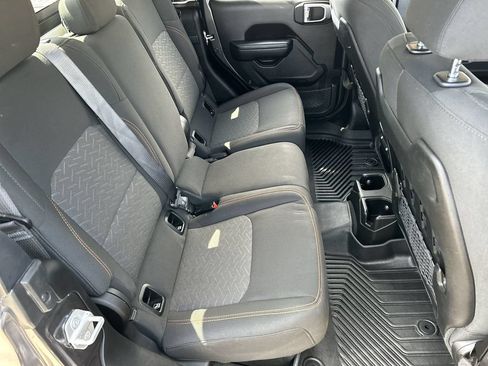 Used 2023 Jeep Gladiator Mojave AWD/4WD image 26