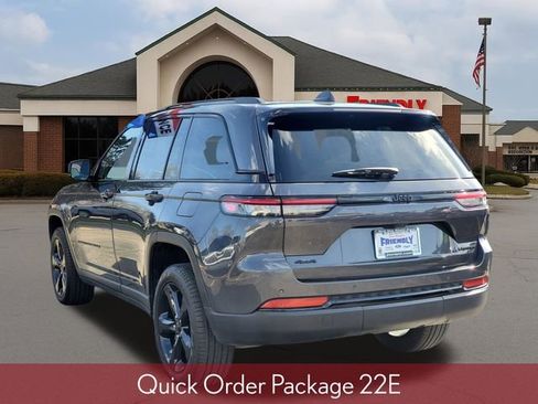 Used 2025 Jeep Grand Cherokee Limited w/ Black Appearance Package AWD/4WD image 3