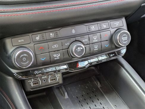 Used 2025 Dodge Durango GT image 22