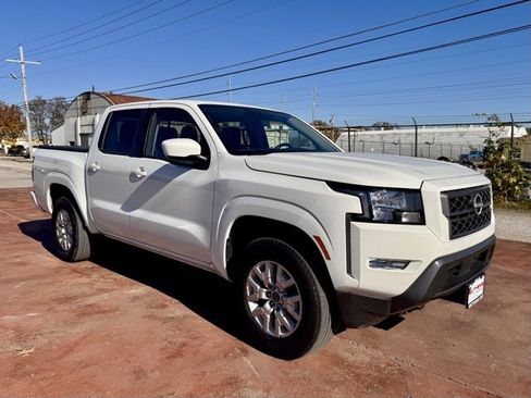 Used 2024 Nissan Frontier SV w/ SV Convenience Package image 3