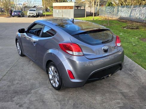 Used 2017 Hyundai Veloster image 7