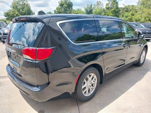 New 2026 Chrysler Voyager LX image 5
