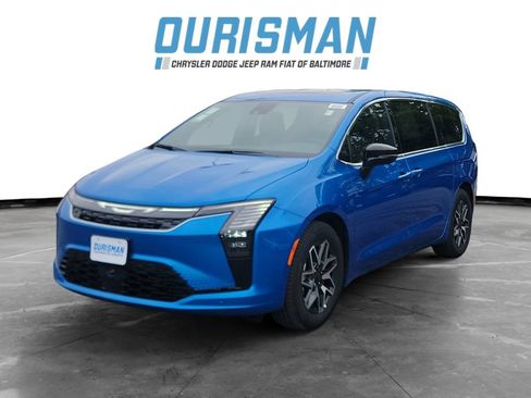 New 2027 Chrysler Pacifica Limited FWD image 2