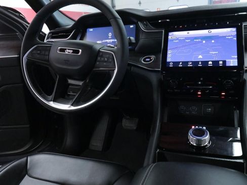Used 2025 Jeep Grand Cherokee L Limited RWD image 27