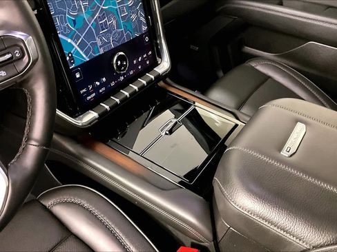 Used 2025 GMC Yukon Denali w/ Sun & Power Step Package RWD image 15