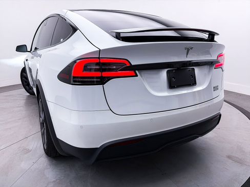 Used 2022 Tesla Model X Plaid image 8