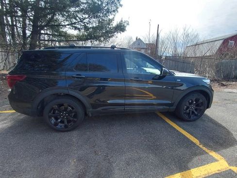 Used 2023 Ford Explorer ST-Line w/ Class IV Trailer Tow Package image 8