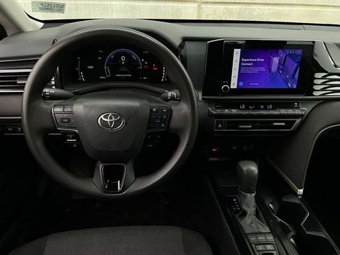 Used 2025 Toyota Camry LE image 13