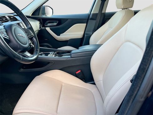Used 2017 Jaguar F-PACE Premium image 21
