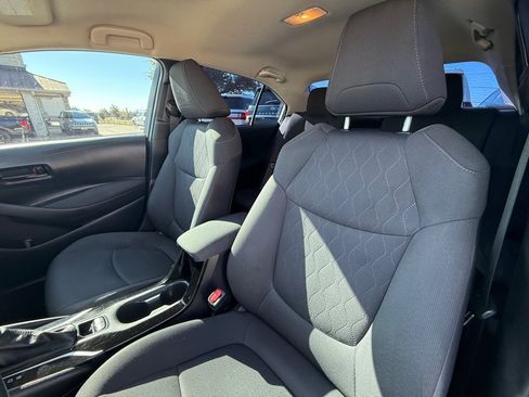 Used 2022 Toyota Corolla LE FWD image 16