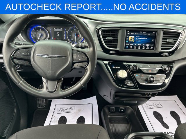 Used 2020 Chrysler Pacifica Touring w/ S Appearance Package FWD image 2