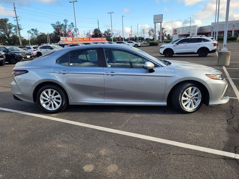 Used 2022 Toyota Camry LE w/ Carpet Mat Package (TMS) FWD image 3