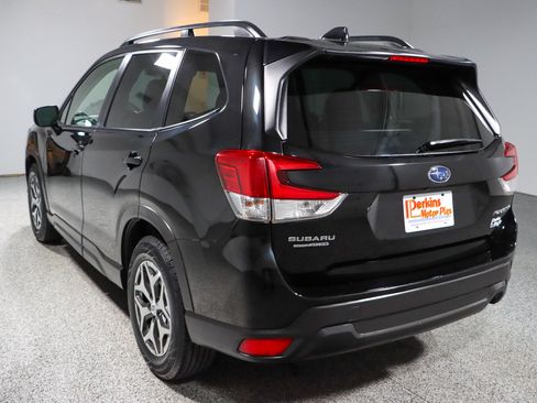 Used 2021 Subaru Forester Premium AWD/4WD image 9