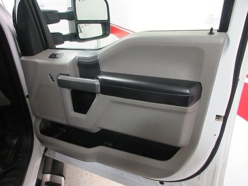 Used 2018 Ford F250 XLT w/ XLT Premium Package image 21