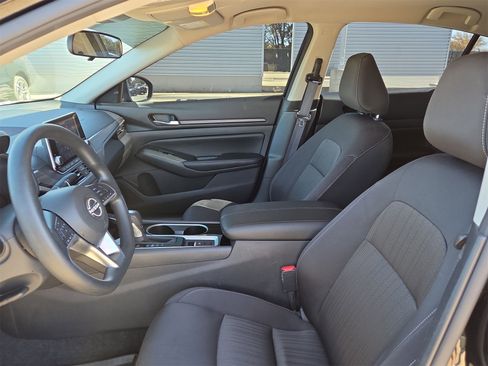 Used 2024 Nissan Altima 2.5 SV image 16