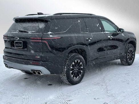 Used 2025 Chevrolet Traverse Z71 image 3