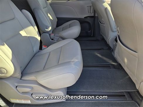 Used 2018 Toyota Sienna XLE w/ XLE Navigation Package image 16
