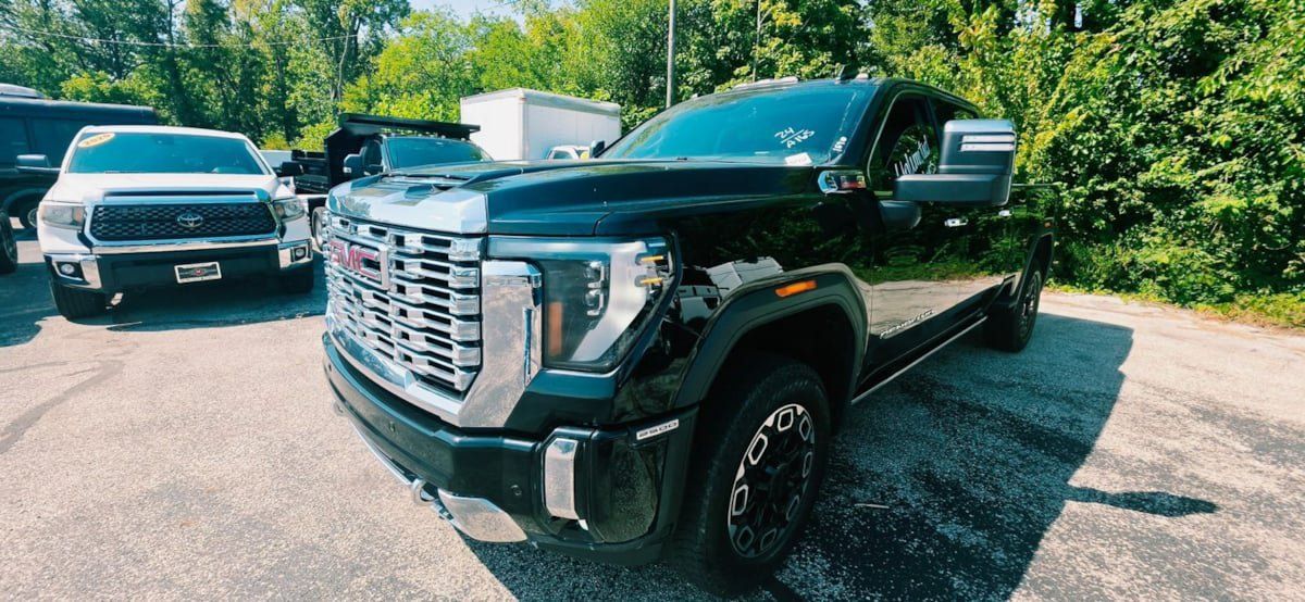 Used 2024 GMC Sierra 2500 Denali AWD/4WD image 1