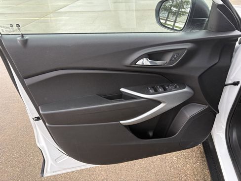 Used 2025 Chevrolet Trax LS FWD image 3