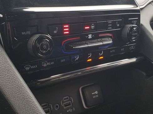 Used 2022 Jeep Grand Cherokee L Limited image 20